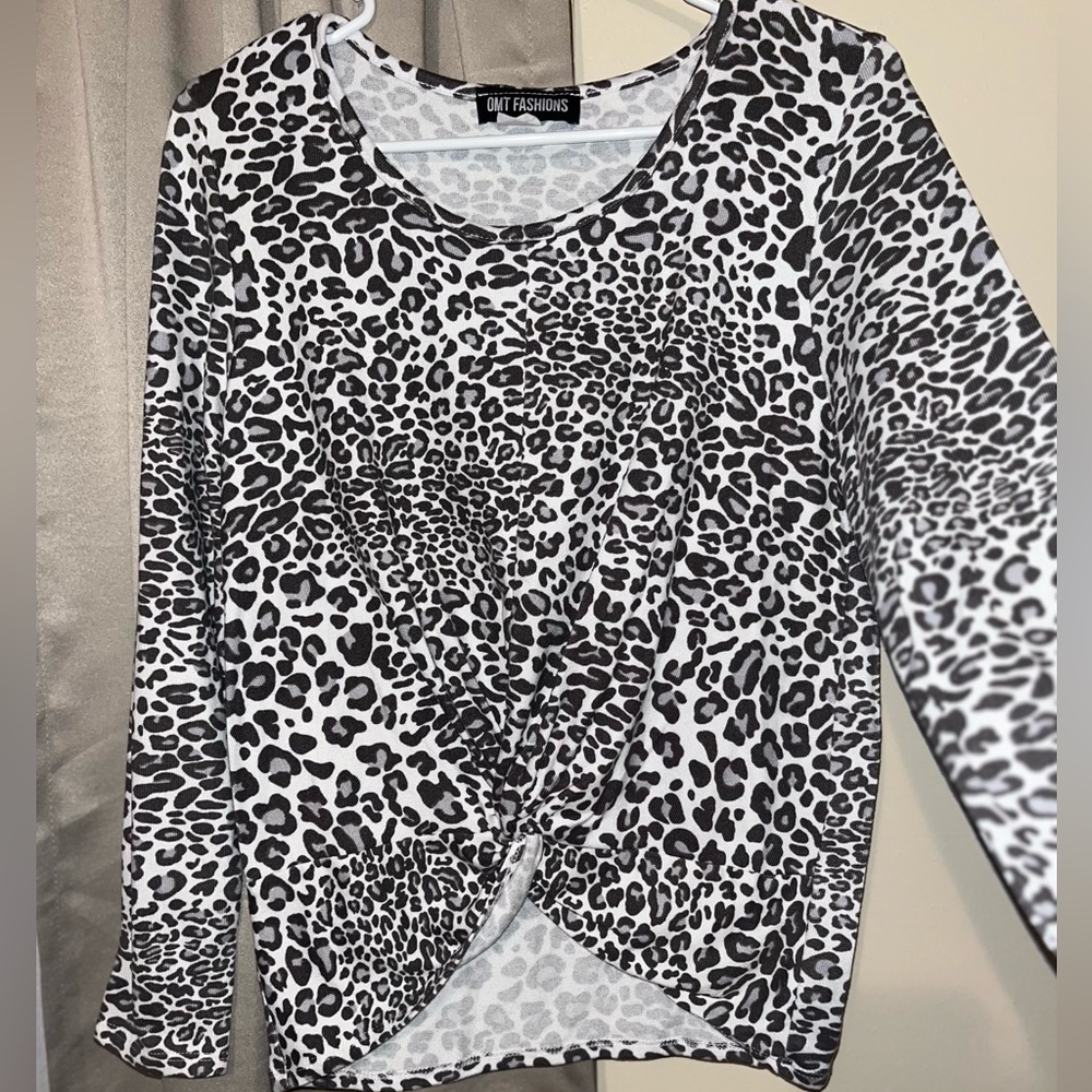 Twist front cheetah long sleeve